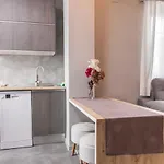 Charming With Free Parking In Center