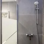 Charming With Free Parking In Center *